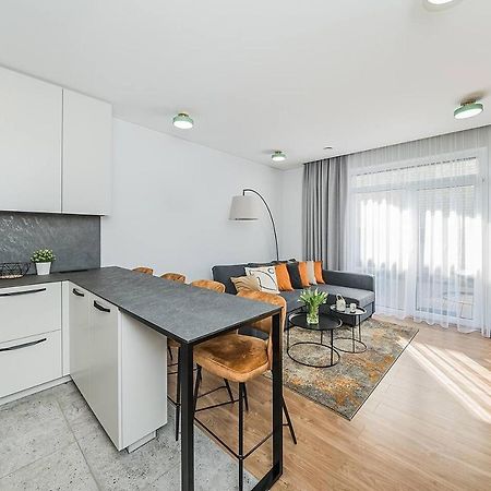 Lovely Apartment With Private Terrace By Urban Rent Kaunas Exterior photo