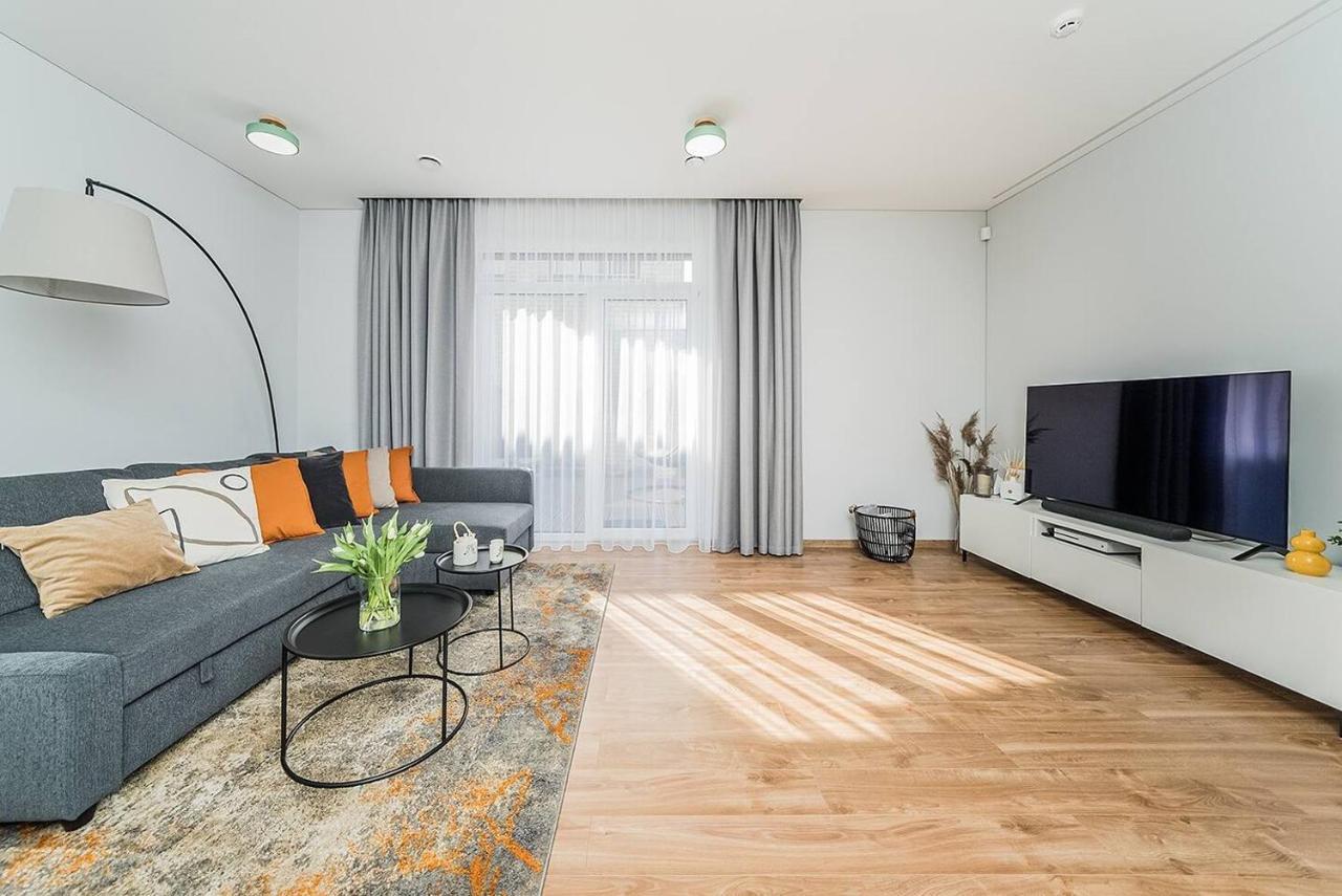 Lovely Apartment With Private Terrace By Urban Rent Kaunas Exterior photo