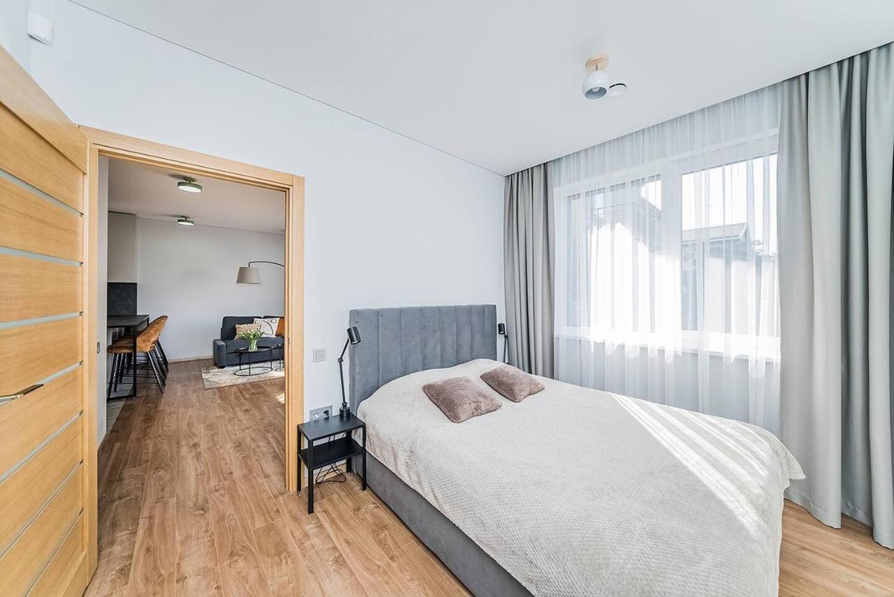 Lovely Apartment With Private Terrace By Urban Rent Kaunas Exterior photo